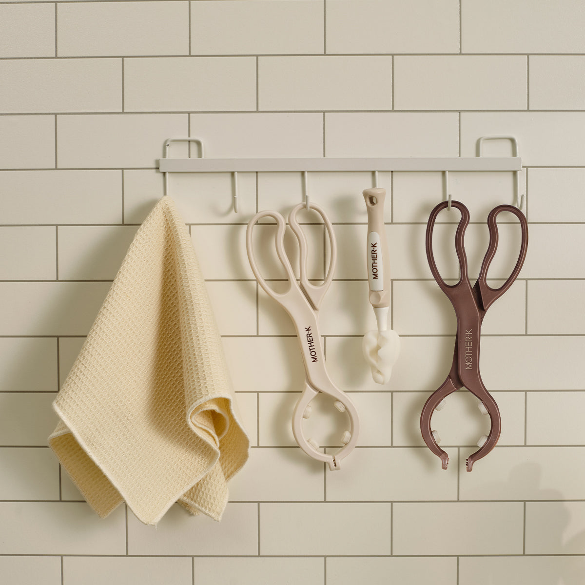 MOTHER-K Baby Bottle Tongs (Cocoa)