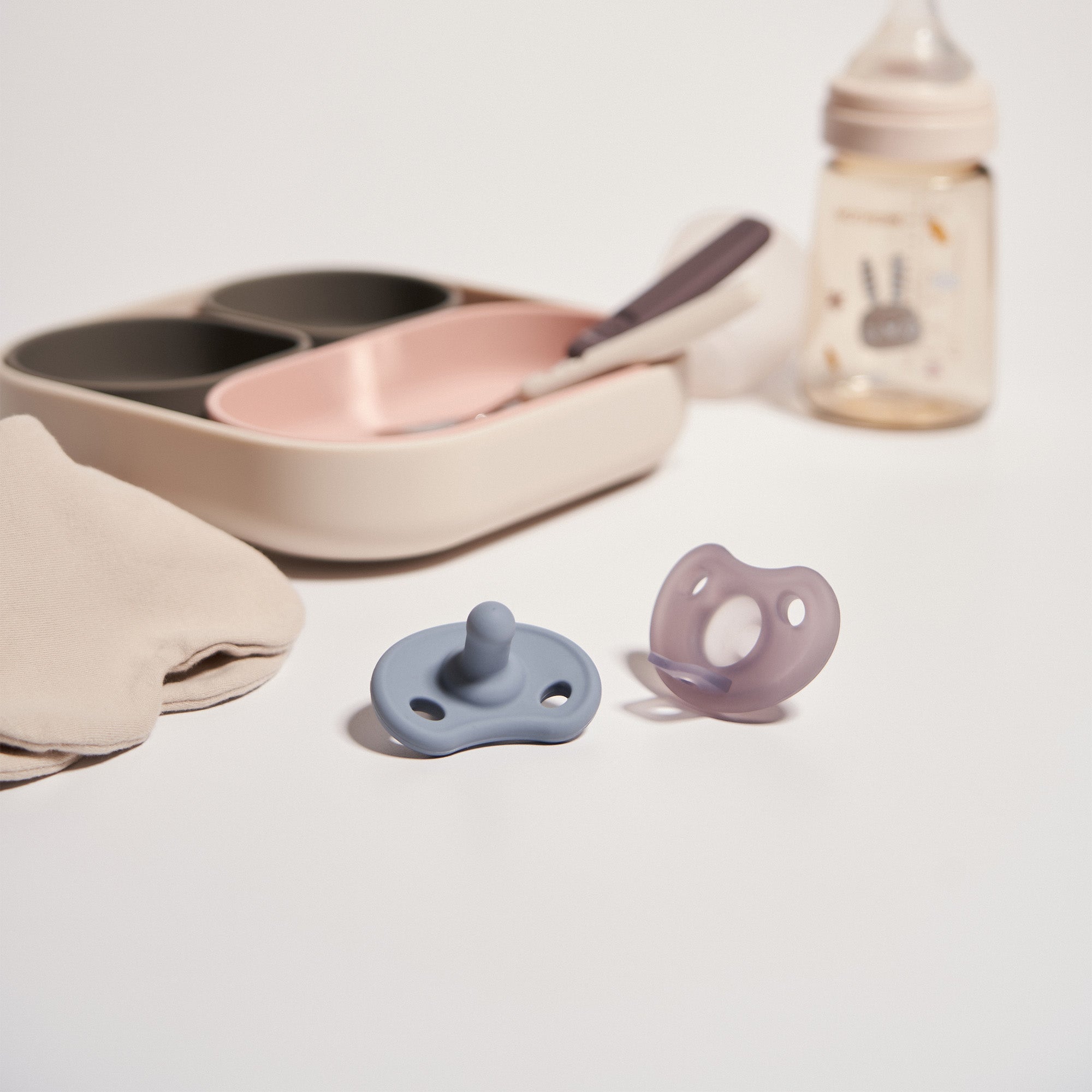 MOTHER-K All Silicone Pacifier with Case (Blue)